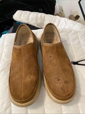 UGG men’s slippers. Supportive slippers with anti-skid bottoms and heel cups.